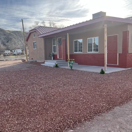 Rural farmhouse minutes from Caballo Lake!
