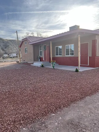 Rural farmhouse minutes from Caballo Lake!