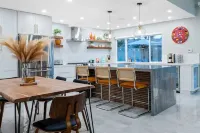 Newly Renovated Luxury Home/Large Pool/Views.