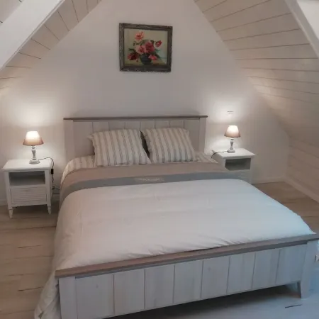 Beautiful house, sea 400m, hiking, quiet enclosed garden bright room Wc on ground floor