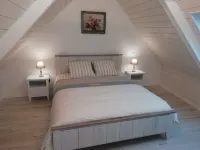 Beautiful house, sea 400m, hiking, quiet enclosed garden bright room Wc on ground floor