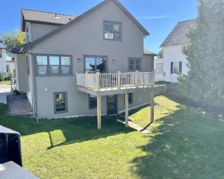 East River Retreat, WATERFRONT🛶+ Fire Pit🔥Pet friendly 🐾 Hotels in Two Rivers