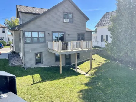 East River Retreat, WATERFRONT🛶+ Fire Pit🔥Pet friendly 🐾 Отели в г. Ту Риверс