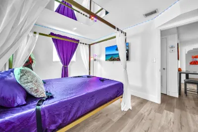 Unique Erotic stay at Lola's House Hotels near 7-Eleven