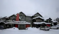 Copper Mountain -Spacious 1st Flr 2&2 near ski school/rentals,lift, hot tub - 4-Star