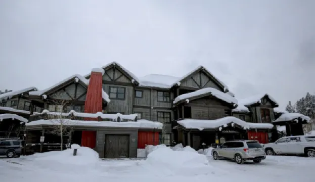 Copper Mountain -Spacious 1st Flr 2&2 near ski school/rentals,lift, hot tub