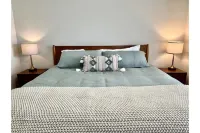 OFF-THE-DIAGONAL 2-Bedroom Townhome Hotels near Kanemoto Park