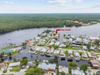 Waterfront retreat with boat dock & private ramp right off the river - WiFi