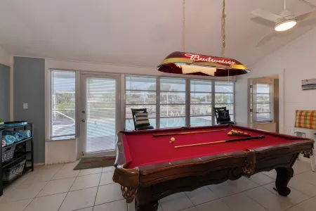 Heated Pool, Canal Front, Kayaks - Paradise Awaits! Отели рядом с достопримечательностью «Кидстар Парк»