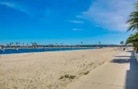 Barefoot Backhouse Beach Studio W/ Outdoor Patio & Air Conditioning