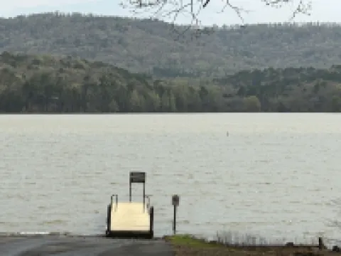 COZY PRIVATE COTTAGE CLOSE TO THE LAKE
