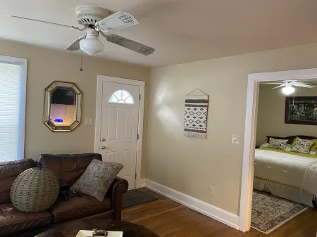 Cozy Loft Apartment....Safe quiet area.... Great for singles or couple