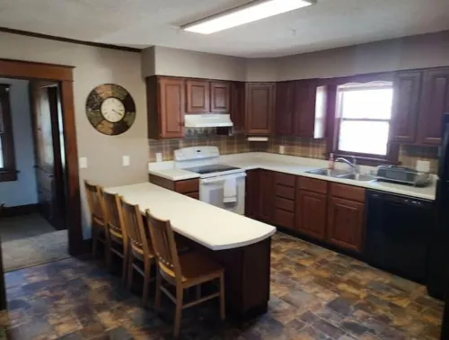 Cozy upstairs bungalow