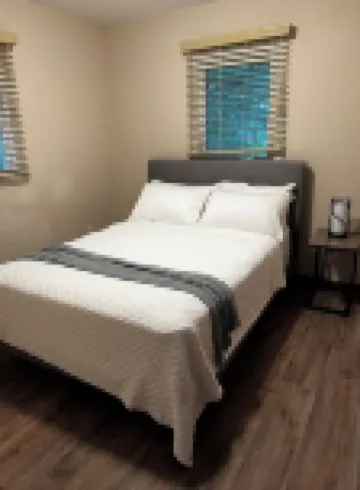 Lake Life Cottage  2 Queen Beds