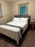 Lake Life Cottage  2 Queen Beds