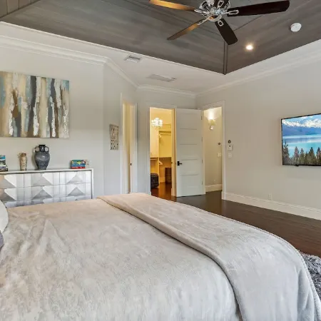 Luxurious Delray Beach Pool Home in Downtown Delray! VIP Beach Passes!