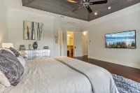 Luxurious Delray Beach Pool Home in Downtown Delray! VIP Beach Passes!