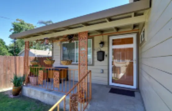 Near Downtown – Catch a Game, Soak in the Hot Tub & Explore