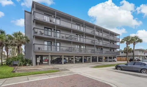 Charming 2-bedroom oceanview condo in Jacksonville Beach