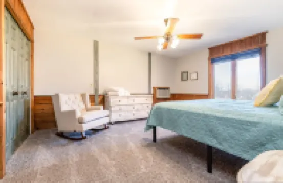 Cheerful Family Manor- Sleeps 25 w/hot tub and private pool in Amish Country