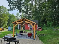 Lake Side  4-Season Home, 4-Bdrm 2-Bath, Super Clean, Bright & Cozy Hotels in Shapleigh