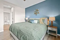 Home away from Home, upscale townhome Hotels in Plover