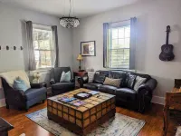 1920s bungalow near river, 8 min to DT AVL! - Wifi