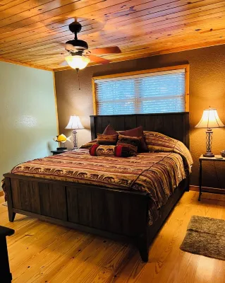 Summer, in a Ouachita Mt Cabin, Close to Lake  Crystal Digging, Hiking, Biking Hotels in Center Township