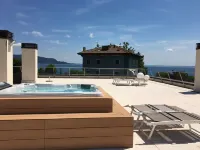 Vacation in Toscolano Maderno - 50 meters from the lake. With swimming pool. Hoteles en Toscolano-Maderno