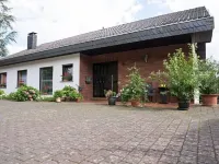 Quiet edge of the forest with a beautiful panorama Hotels in Losheim