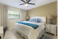 150 steps to BEACH | Private Balcony | Workspace