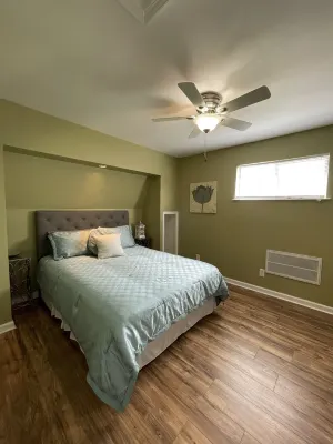 Sleek Modern Apartment near Tiger Stadium and L'Auberge Casino