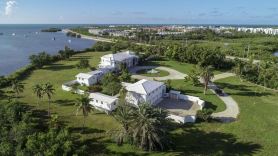BEAUTIFUL SANCTUARY PRIVATE ISLAND CONNECTED BY BRIDGE TO KEY WEST