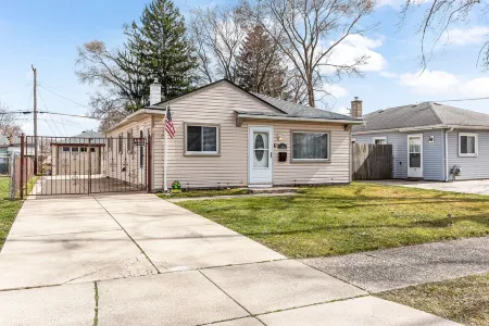 Dearborn Heights Luxury Stay - Close to DTW airport, Dearborn, Downtown Detroit