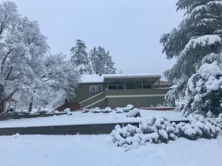 Secluded Yet Close!  Meadow Oak Cabin, Kernville