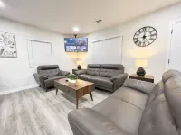 New 3 BR, Gated Parking, Sleep 8, Walk to BLVD Hotel a Lancaster