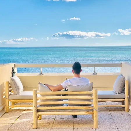 Résidence La Corniche, 70m2 apartment with full sea view, air-conditioning, wifi, garage.