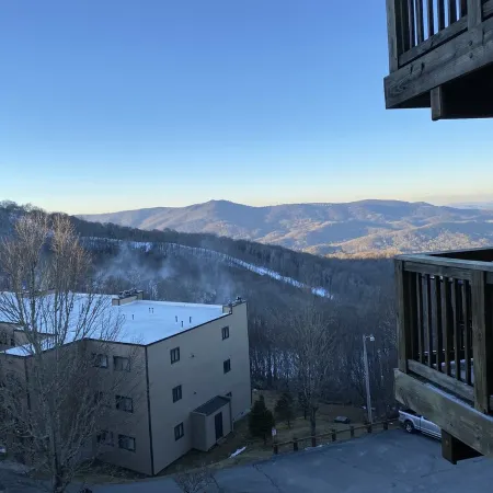 Luxury condo, slope side located at the top of Sugar Mountain. GREATVEIWS!