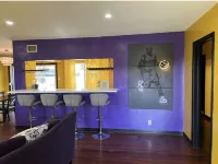 The Purple & Gold House *Near Disneyland, Beaches & Knotts Hotels near Pace Sportswear