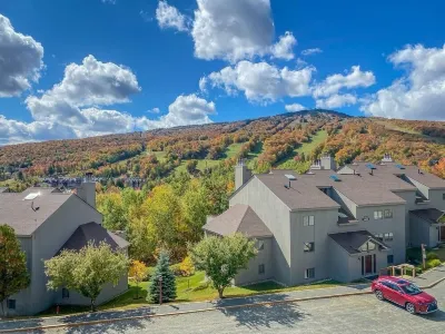 Gorgeous ski retreat apartment with fireplace and Mountain View.