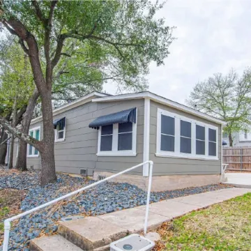 Glamorous Renovated Home in Historic Bryan