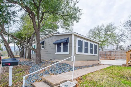 Glamorous Renovated Home in Historic Bryan