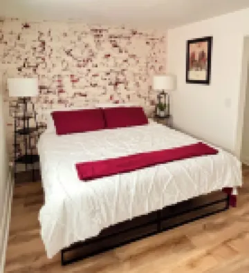 Private Entrance\Modern&Cozy Central Bliss\King Villa\55" 4k Roku\Full Kitchen
