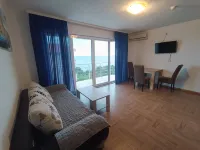 Cozy apartment with sea view