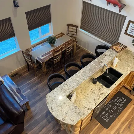 Brand-new Alaskan custom home awaits you in the heart of Hatcher Pass! Отели в г. Фишук