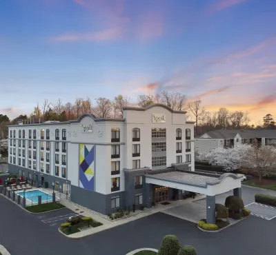 Spark by Hilton Greensboro Hotel dekat Guilford Technical Community College