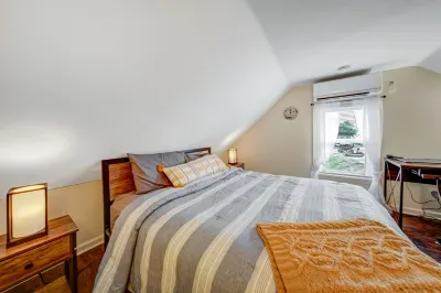 Cozy Chalet Bungalow in West Park - Cleveland Hotels in der Nähe von Amtrak - Cleveland Station