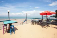 Lakeside Vibe- Brand new Hotels in Evans