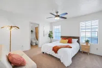 Scottsdale Oasis ~ Refreshing Pool and HotTub ~ King Bed ~ Pet-Friendly  호텔