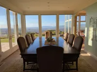 Amazing Hillside Retreat 6 bedrooms, 7.5 baths
